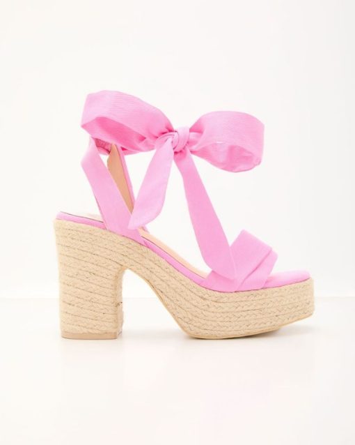 Theoutfitmarket.shopc4530916e4 4
