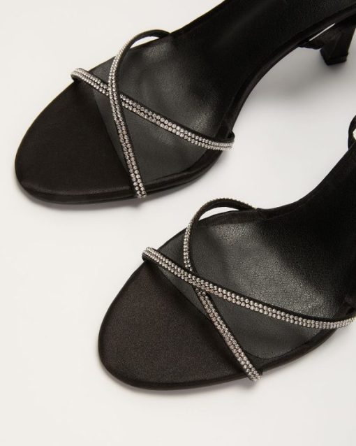 Theoutfitmarket.shopcf9765a592 2